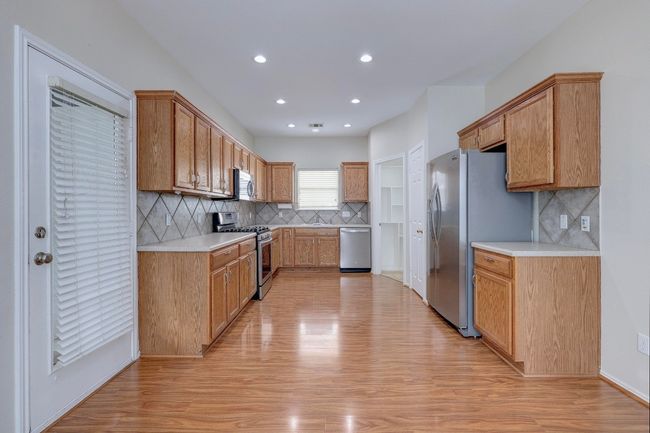 Kitchen comes with all appliances | Image 9