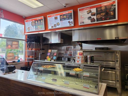 752 Queen St E, St Marys, ON, N4X1G2 | Card Image