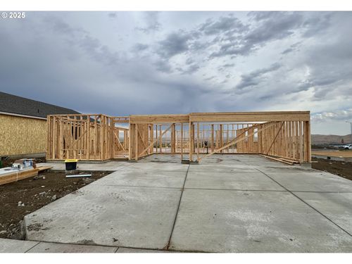 563 Arthur St, Umatilla, OR, 97882-2042 | Card Image