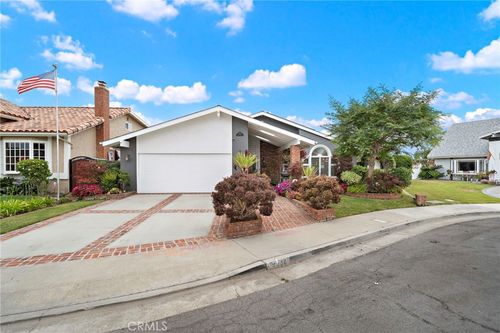 9532 Smokey Cir, Huntington Beach, CA, 92646-5362 | Card Image