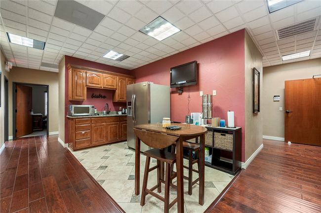 Shared Kitchenette | Image 11
