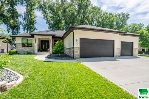 653 E Sawgrass Trl, Dakota Dunes, SD, 57049-5144 | Card Image