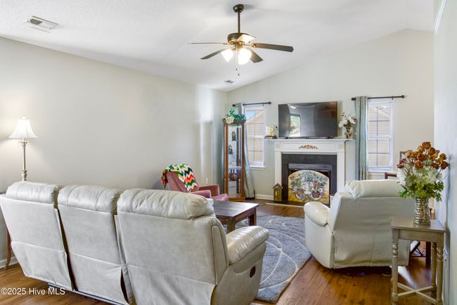 121 Lawndale Ln, House other with 3 bedrooms, 2 bathrooms and 2 parking in Sneads Ferry NC | Image 8