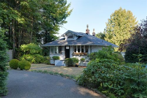 8645 East Saanich Rd, North Saanich, BC, V8L1G9 | Card Image