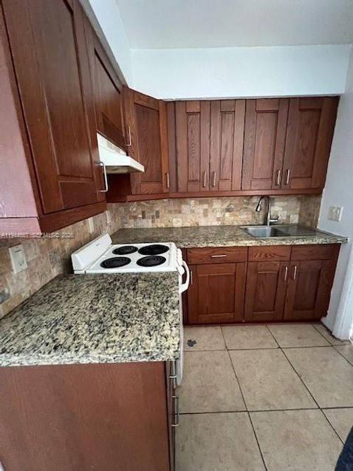 413 2nd Ave, Dania Beach, FL, 33004-3917 | Card Image