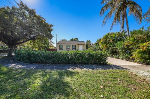 200 Carlisle Dr, Miami Springs, FL, 33166-5042 | Card Image