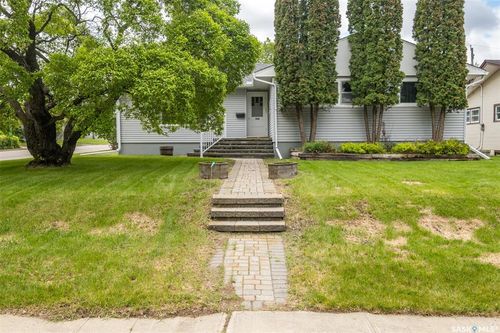 405 21 St St W, House with 3 bedrooms, 2 bathrooms and 2 parking in Prince Albert SK | Card Image