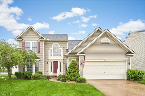 572 Colonial Dr, Painesville, OH, 44077-3691 | Card Image