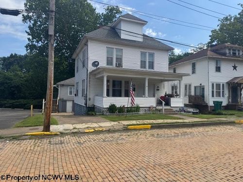 131 Park Blvd, Clarksburg, WV, 26301-3518 | Card Image