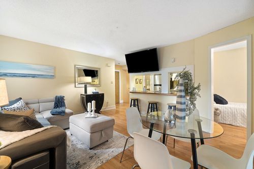 18-385 Ginger Dr, New Westminster, BC, V3L5L6 | Card Image