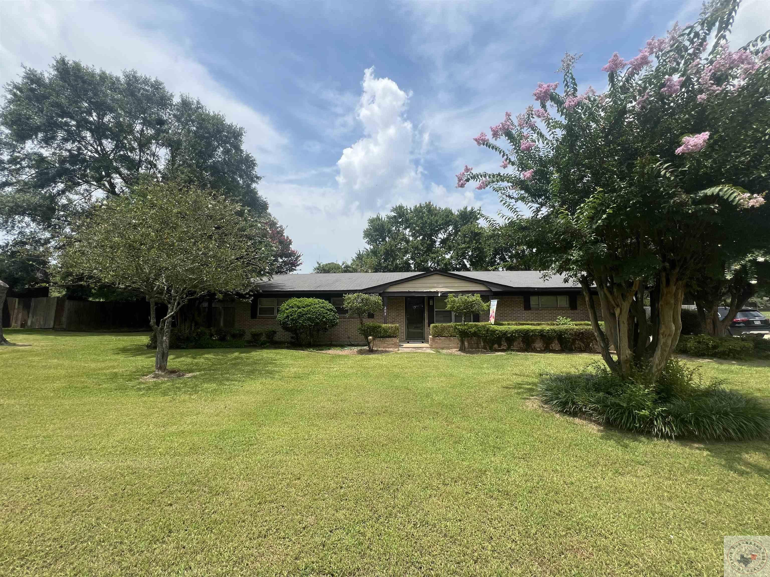 Pioneer St, Wake Village, TX 75501