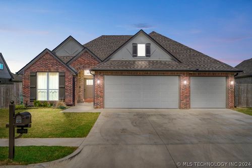 13982 S 21st Place E, Bixby, OK, 74008 | Card Image