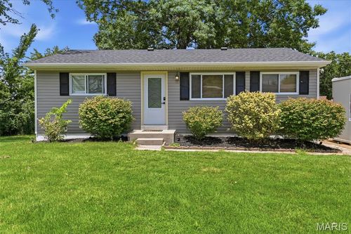 111 Arras Dr, Saint Louis, MO, 63129-3803 | Card Image