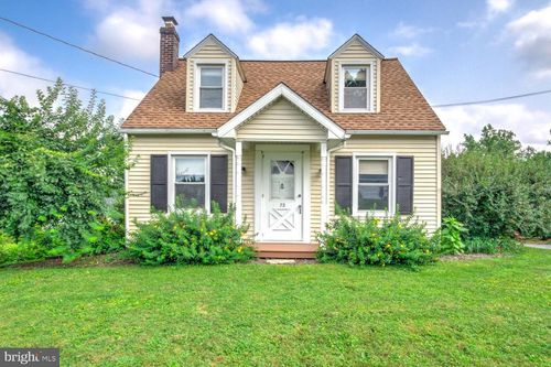 72 Park St, Stevens, PA, 17578-9511 | Card Image