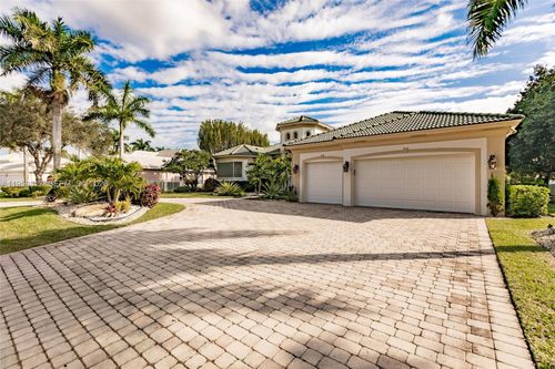 3250 W Stonebrook Cir, Davie, FL, 33330-1284 | Card Image