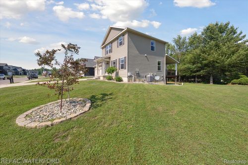 5200 Autumn Kirsten Dr, Fowlerville, MI, 48836 | Card Image