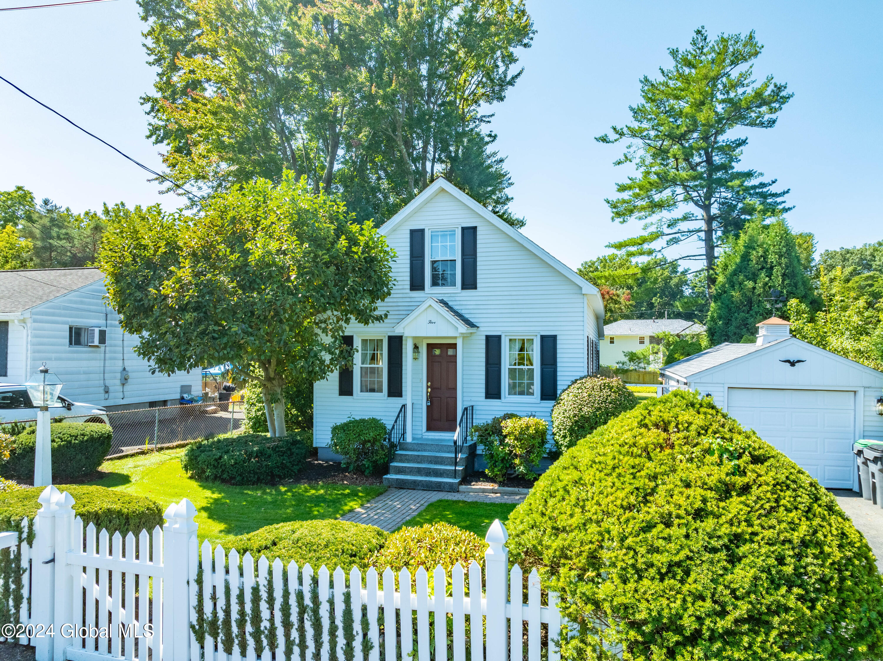Roe Ave, Albany, NY 12205
