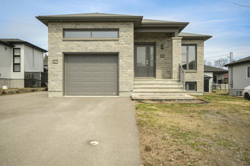 294Z Rue Édouard-Drouin, Saint Jérôme, QC, J7Y0M6 | Card Image