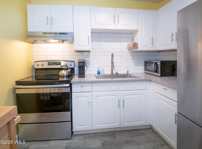 Lower level kitchen | Image 31