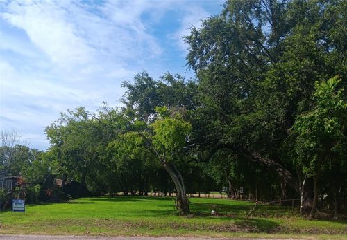 114 1st Ave N, Texas City, TX, 77590-7931 | Card Image