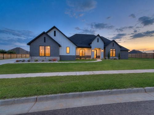 4704 Se 37th Street, Moore, OK, 73160 | Card Image