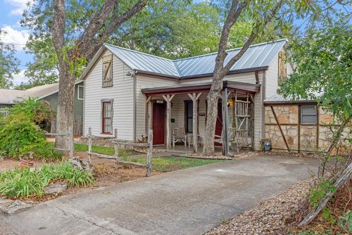 207 S Bowie St, Fredericksburg, TX, 78624-3109 | Card Image
