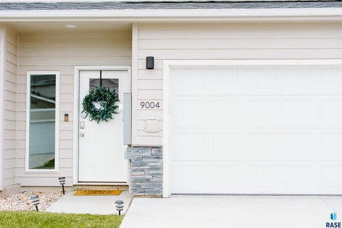 9004 W Jerald Pl, Sioux Falls, SD, 57106-7122 | Card Image