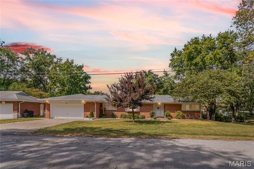 19 Baldus Dr, Fairview Heights, IL, 62208-1131 | Card Image