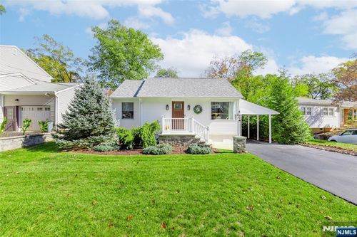 28 Minnehaha Blvd, Oakland, NJ, 07436-2816 | Card Image