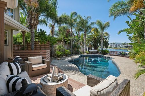 8 Del Oro Lagoon, Novato, CA, 94949-5321 | Card Image