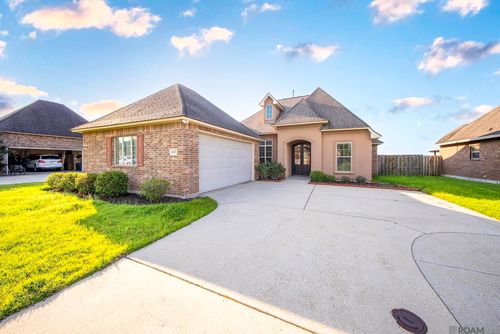 6107 Waterford Ln, Sorrento, LA, 70778-3419 | Card Image