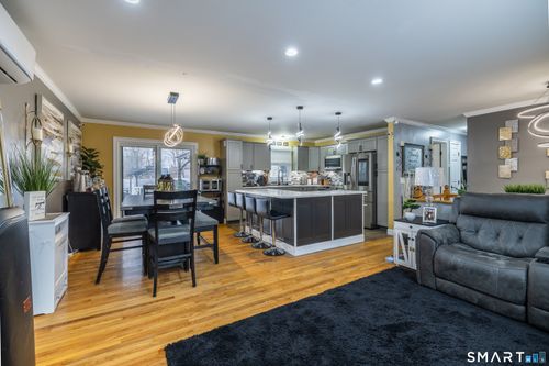 6 Chaucer Dr, Shelton, CT, 06484-1704 | Card Image