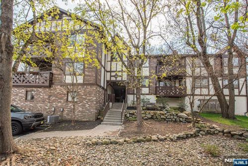 802 Thoreau Court, Mahwah, NJ, 07430 | Card Image