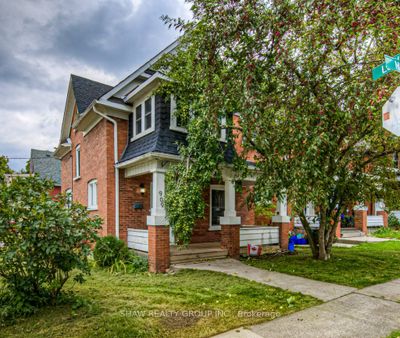 909 Moore St, House other with 3 bedrooms, 1 bathrooms and 2 parking in Cambridge ON | Image 1