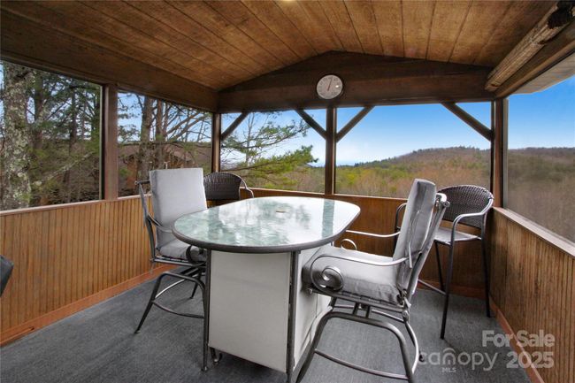 Screened deck | Image 27
