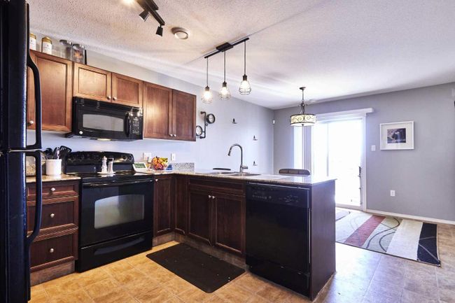 55 Somerset Lane Se, Home with 2 bedrooms, 1 bathrooms and 2 parking in Medicine Hat AB | Image 5