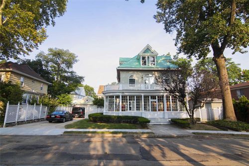 3 Beech Ct, College Point, NY, 11356-1660 | Card Image