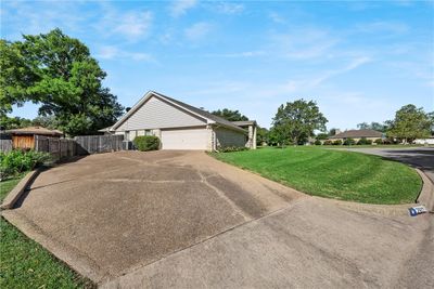 2812 Chimney Hill Drive, House other with 3 bedrooms, 2 bathrooms and 2 parking in Waco TX | Image 3