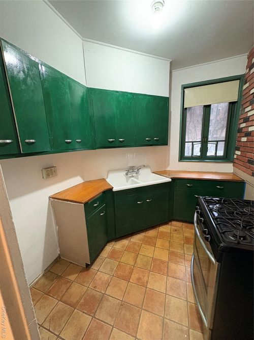 apt-me-24 Metropolitan Oval, Bronx, NY, 10462-6709 | Card Image