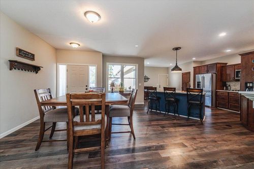 303 Fiddler Ct Se, New Prague, MN, 56071-6829 | Card Image