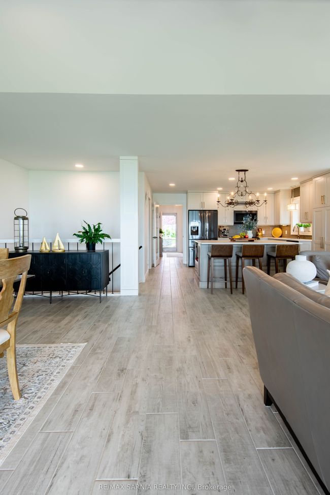 4062 Bluepoint Dr, House other with 3 bedrooms, 3 bathrooms and 4 parking in Town Of Plympton Wyoming ON | Image 17
