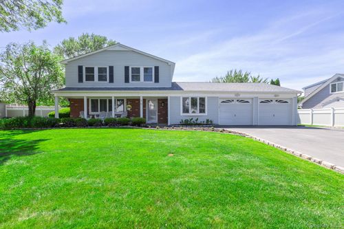 16 Redwood Lane, Brookhaven, NY, 11720 | Card Image