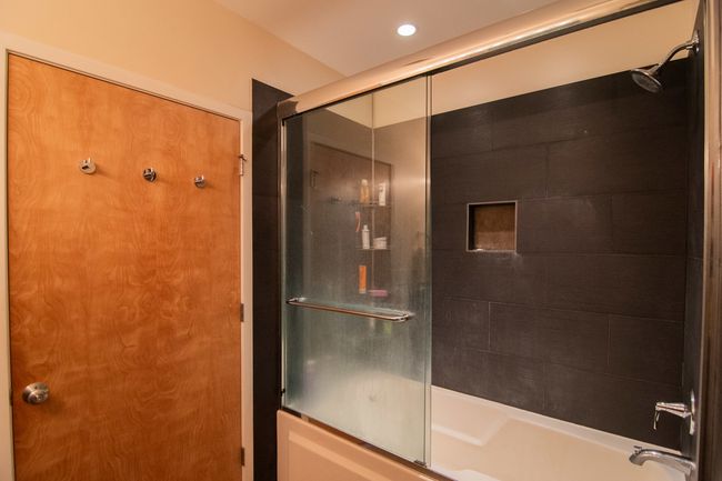 UNIT-304 - 2951 Clybourn Ave, Condo with 2 bedrooms, 1 bathrooms and 1 parking in CHICAGO IL | Image 12