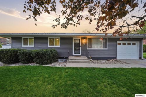 200 E Cherrywood Drive, Lincoln, NE, 68510 | Card Image