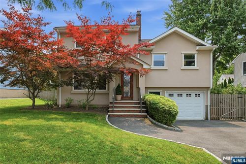 17 Westland Rd, Verona, NJ, 07044-2239 | Card Image