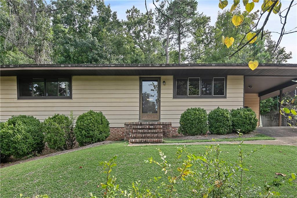 Lyon Rd, Fayetteville, NC 28303