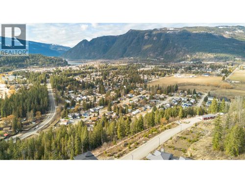 270 Bayview Dr, Sicamous, BC, V0E2V1 | Card Image