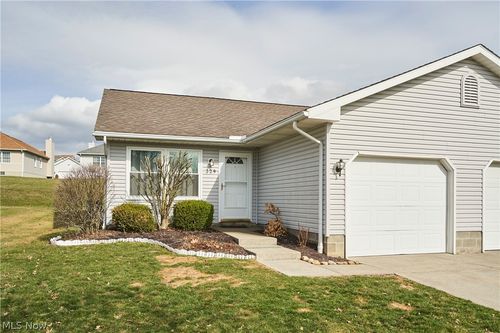 329 Spruce St, Barberton, OH, 44203-4283 | Card Image