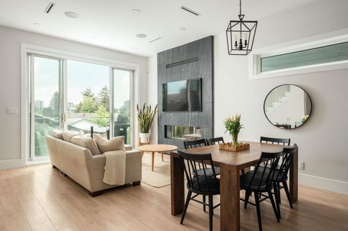 3-215 21st St E, North Vancouver, BC, V7L3B7 | Card Image