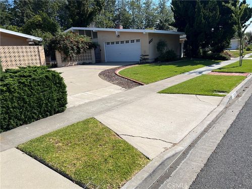 3292 Yellowtail Dr, Los Alamitos, CA, 90720 | Card Image